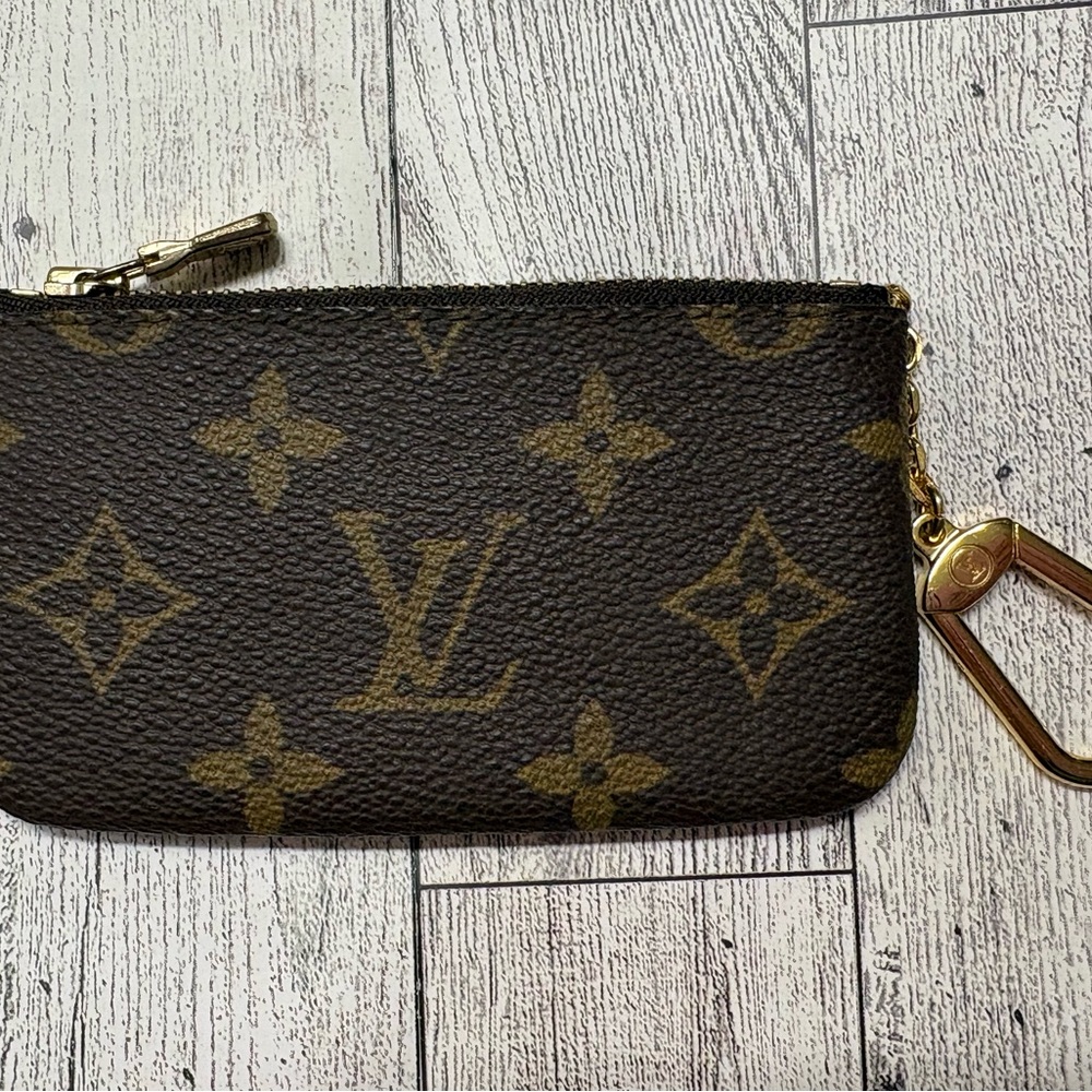 💯 Authentic Monogram Canvas Pochette Cles Key Pouch 🤍🤎 - Picture 2 of 7